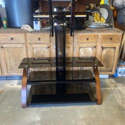 Tv Stand  Holds  37 To 55 Inch TV  In Great Condition