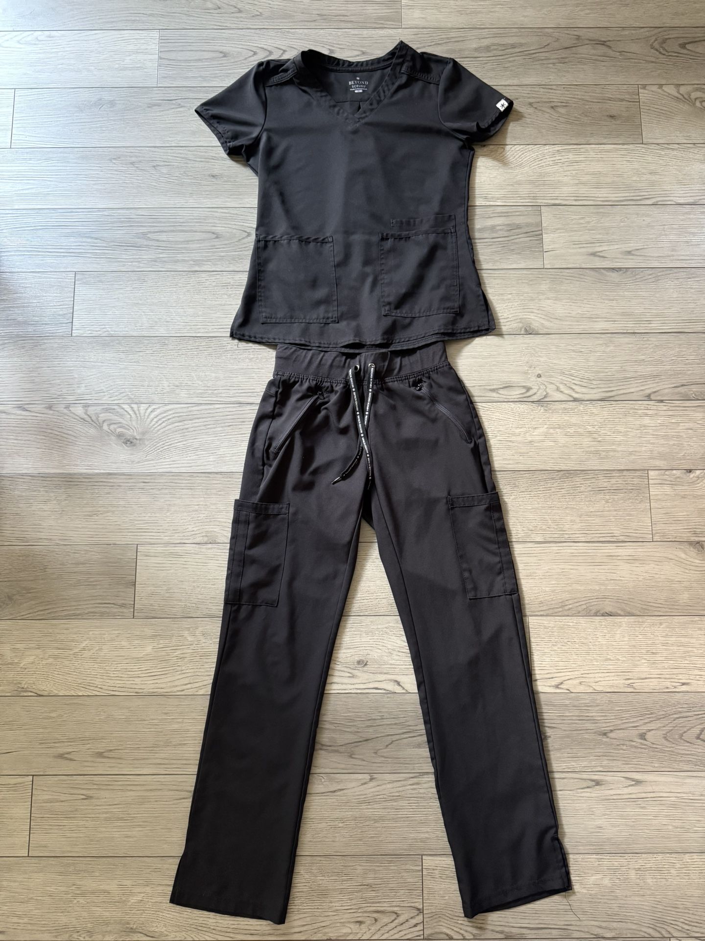 Women’s Scrubs And Beyond Top And Pants XS Black