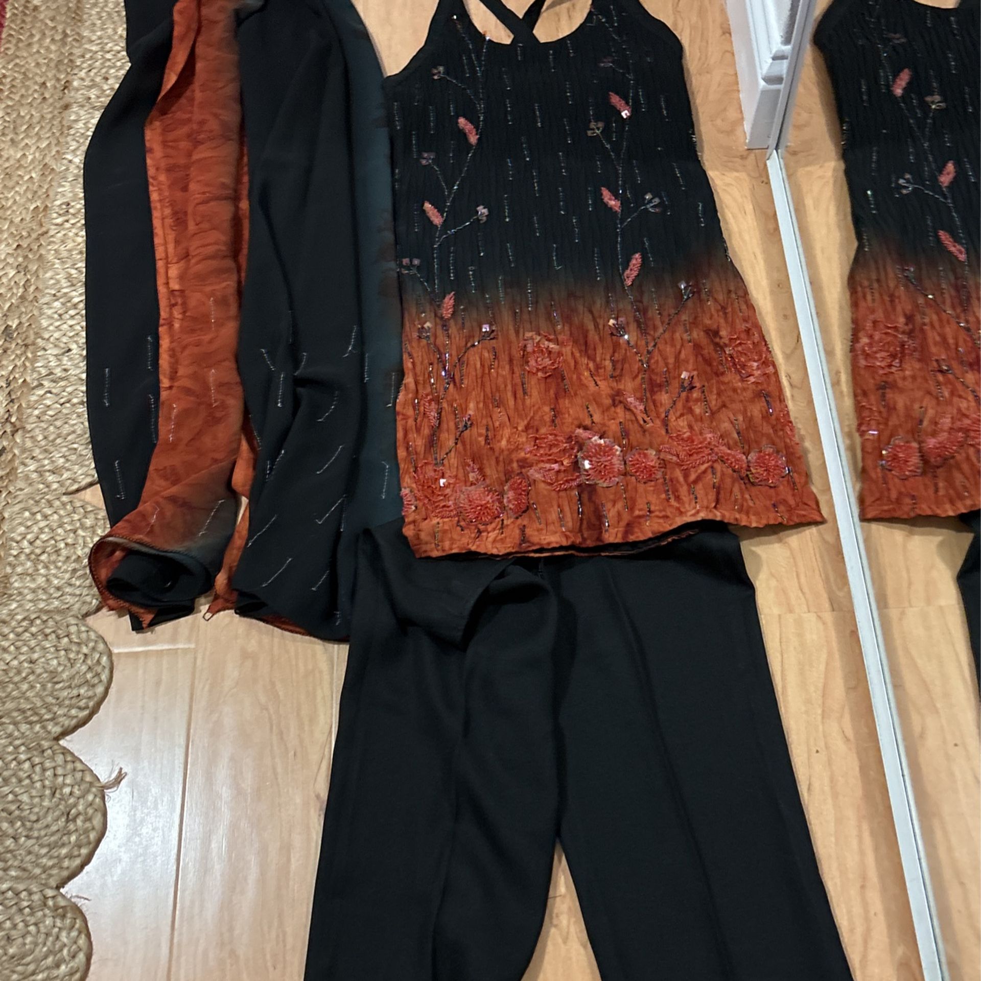 3 PCs Elegant Indian Outfit In Small Size.