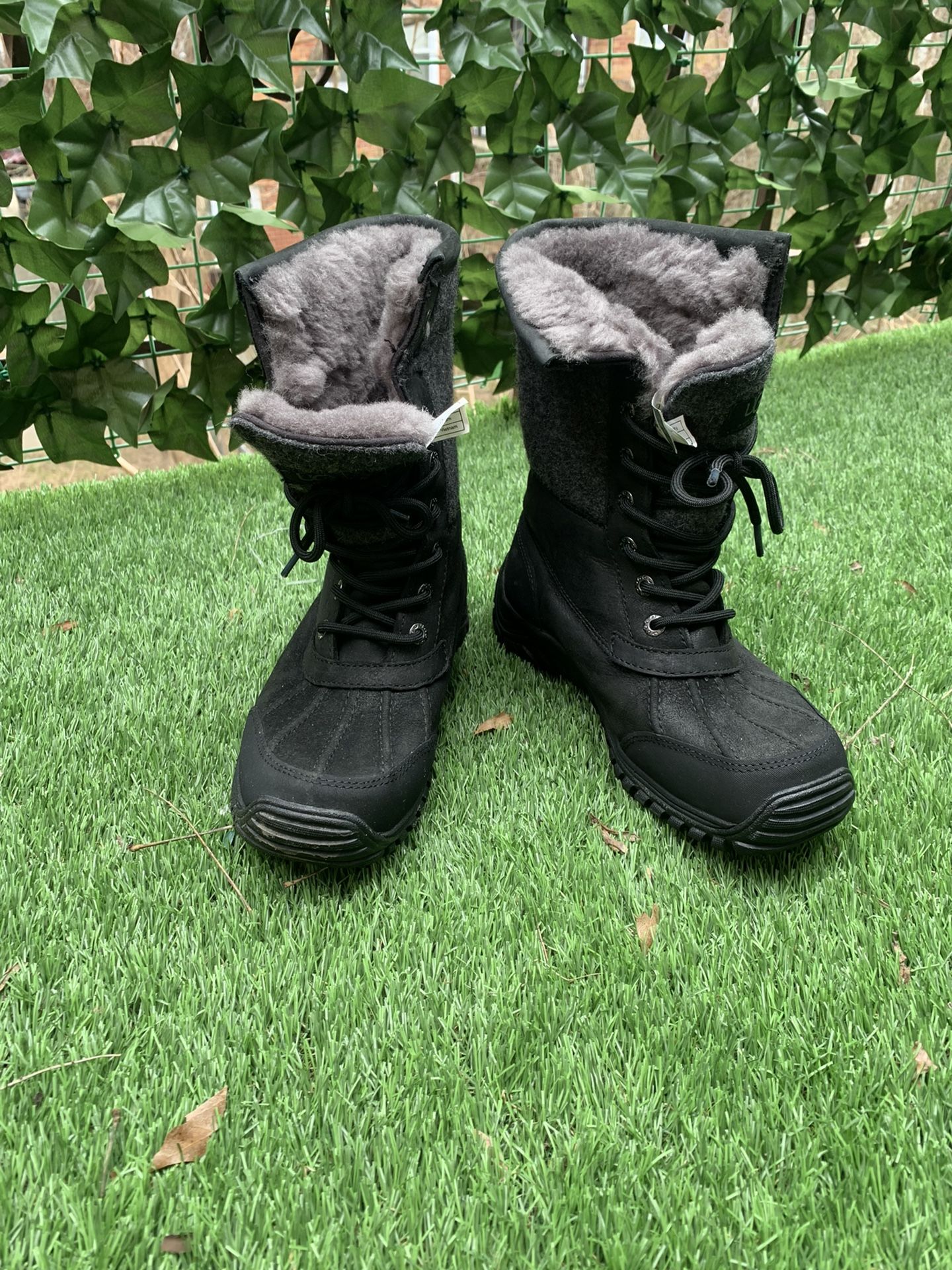 UGG waterproof Ladies Size 7 Boots