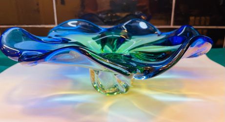 Stunning! Art glass centerpiece by Royal Gallery