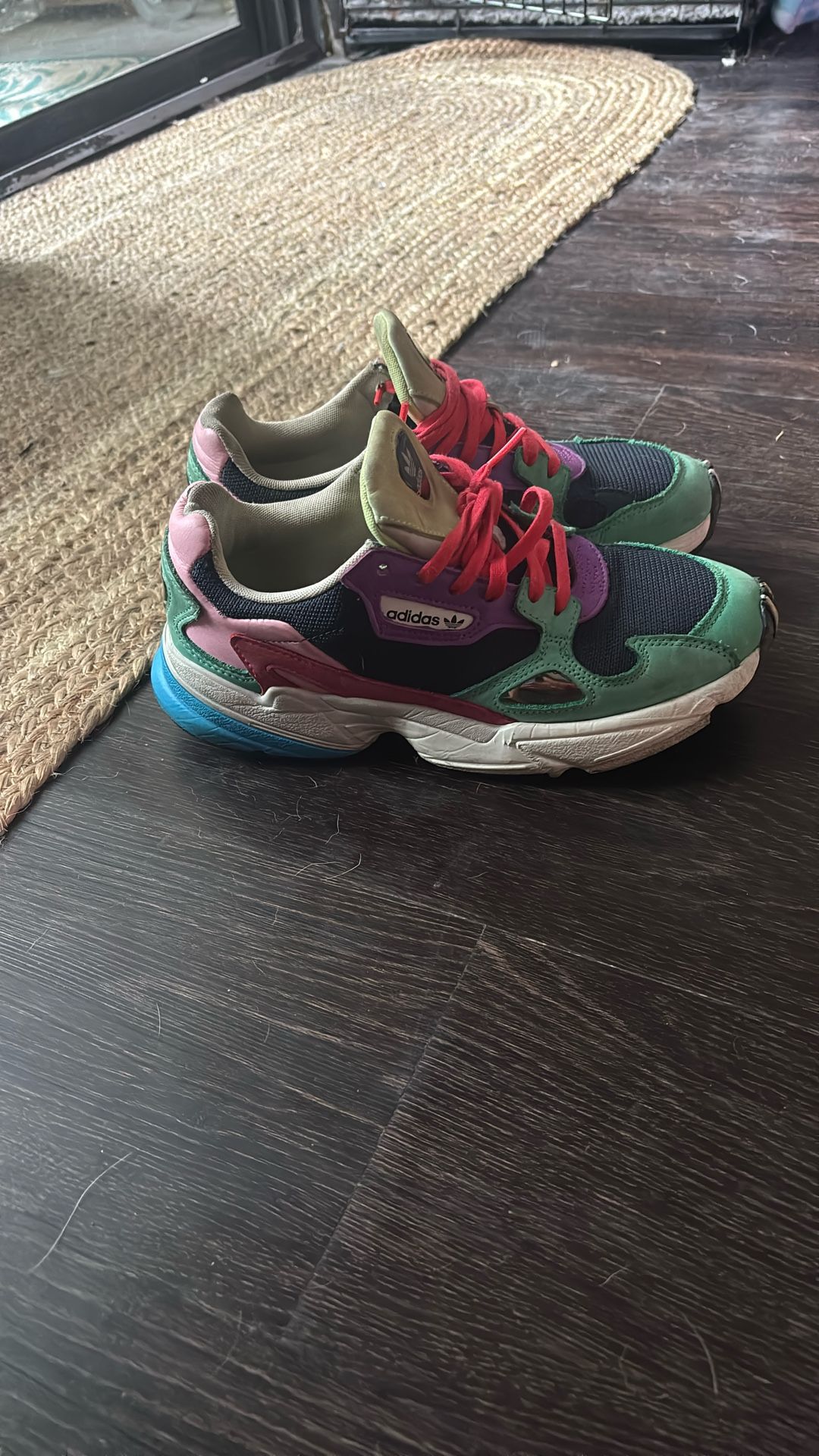 Women’s Addidas Size 7 Sneakers