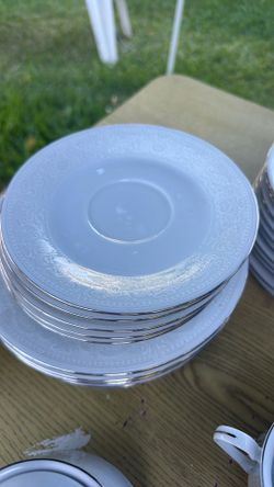 Matching dishware sets