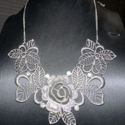 BRAND NEW - Costume Jewelry -  Silver Tose & Leaves  Necklace  - Medium Length 