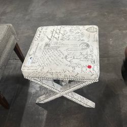 SAFAVIEH Palmer Ottoman Silver Nail H ead Multi / Beige