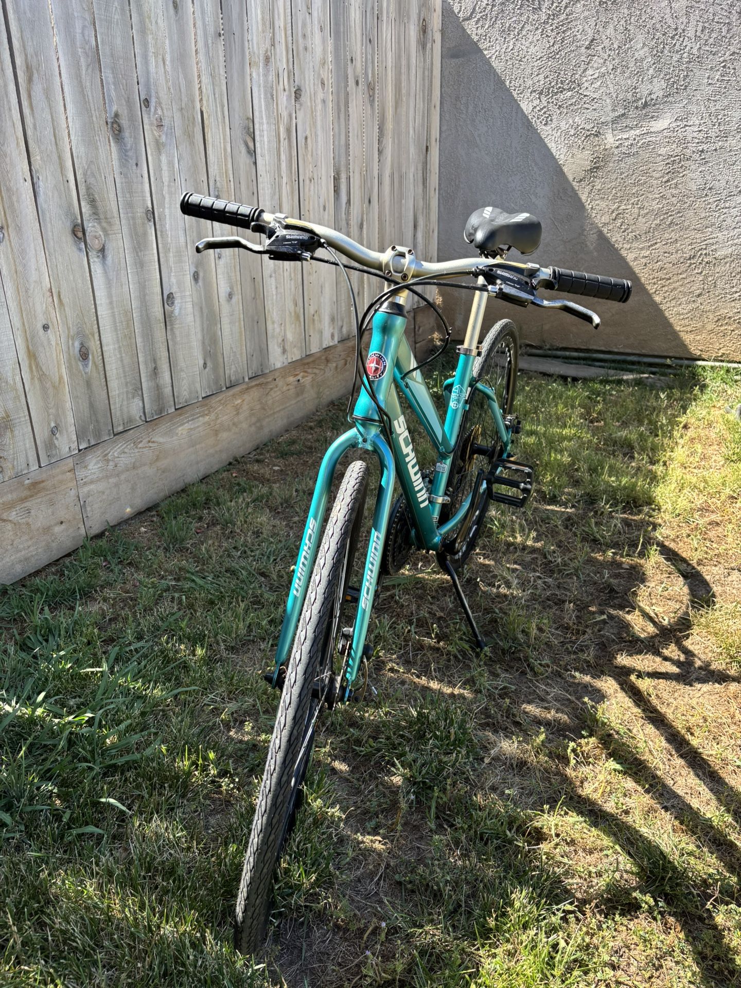 Teal Schwinn Circuit Bike With 7 Speeds & Aluminum Body