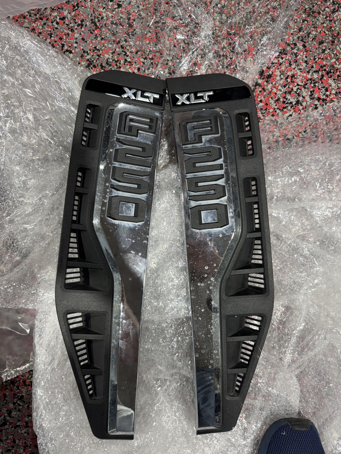 2023 - 2025 Ford OEM F-250 F-350 XLT Fender Vents (Pair)