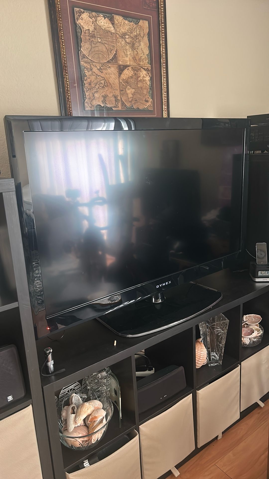 55” Dynex Tv