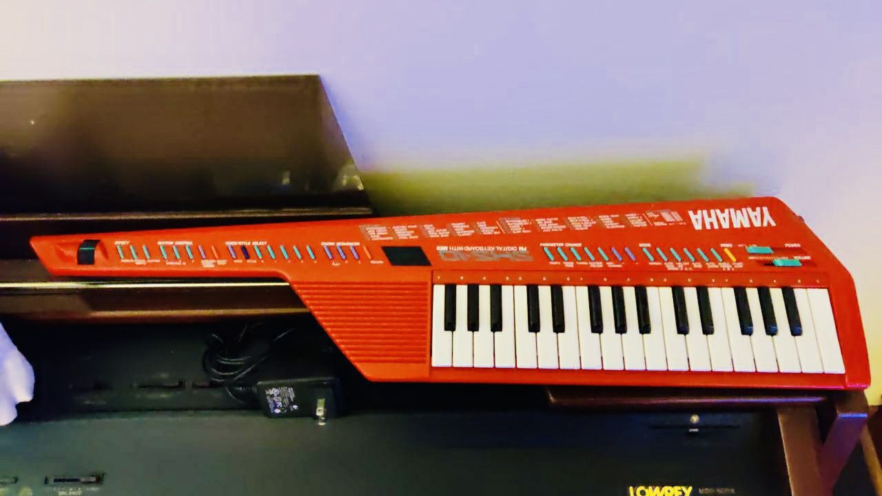 Yamaha SHS-10R Keytar Fm Digital Synthesizer Controller 1987