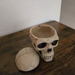 Skull Figurine With Lid 