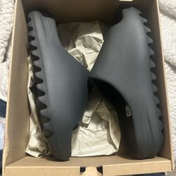 Size 6 Yeezy slides For Sale