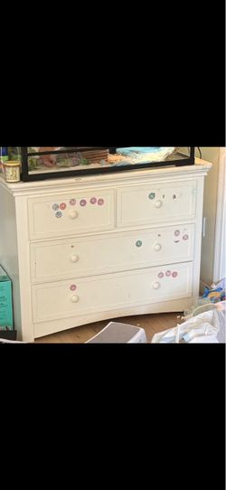 White Wood Dresser with 4 Drawers ( Heavy)