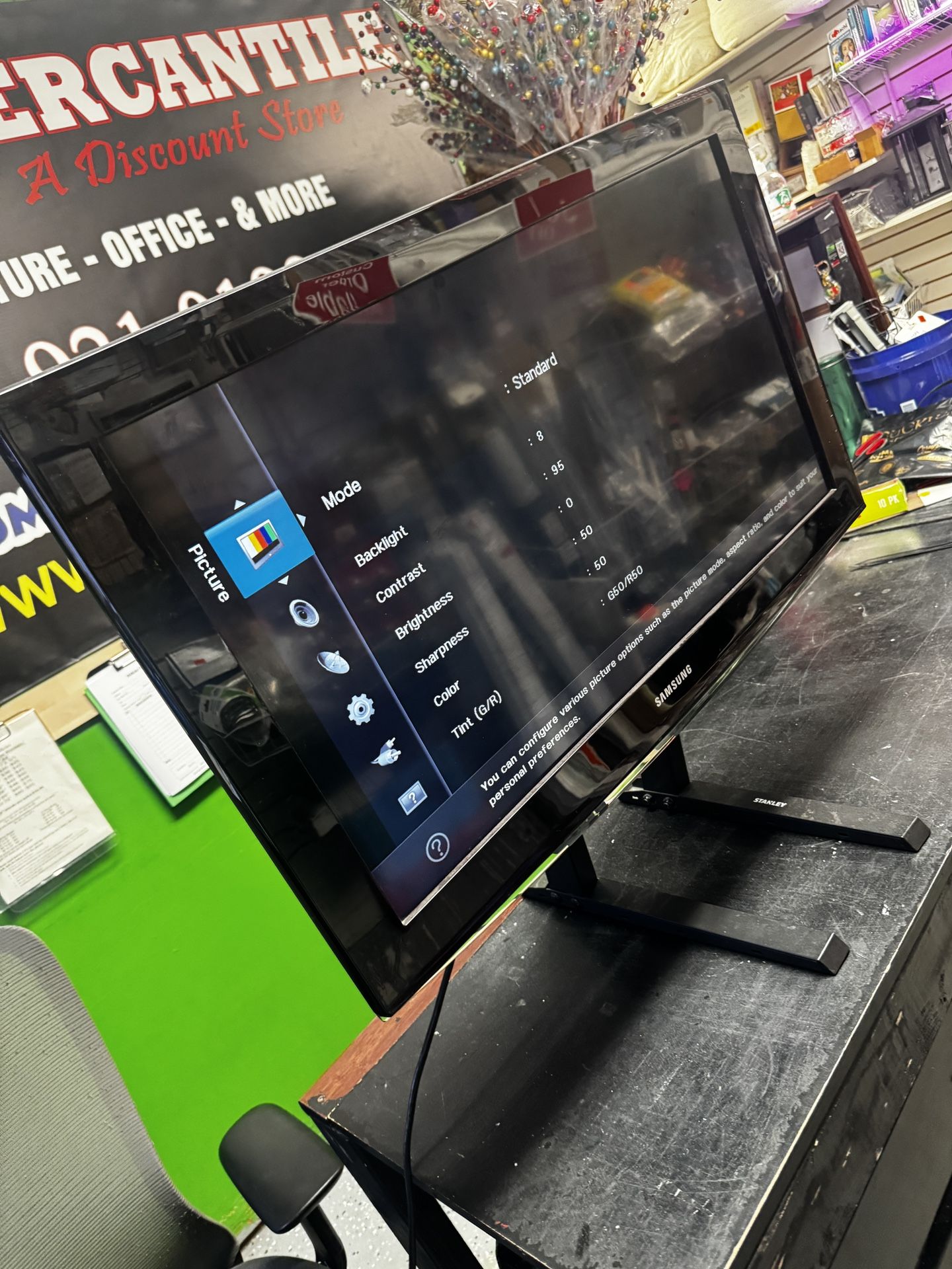 36" Samsung TV/ Sold As Is / No Smart tv