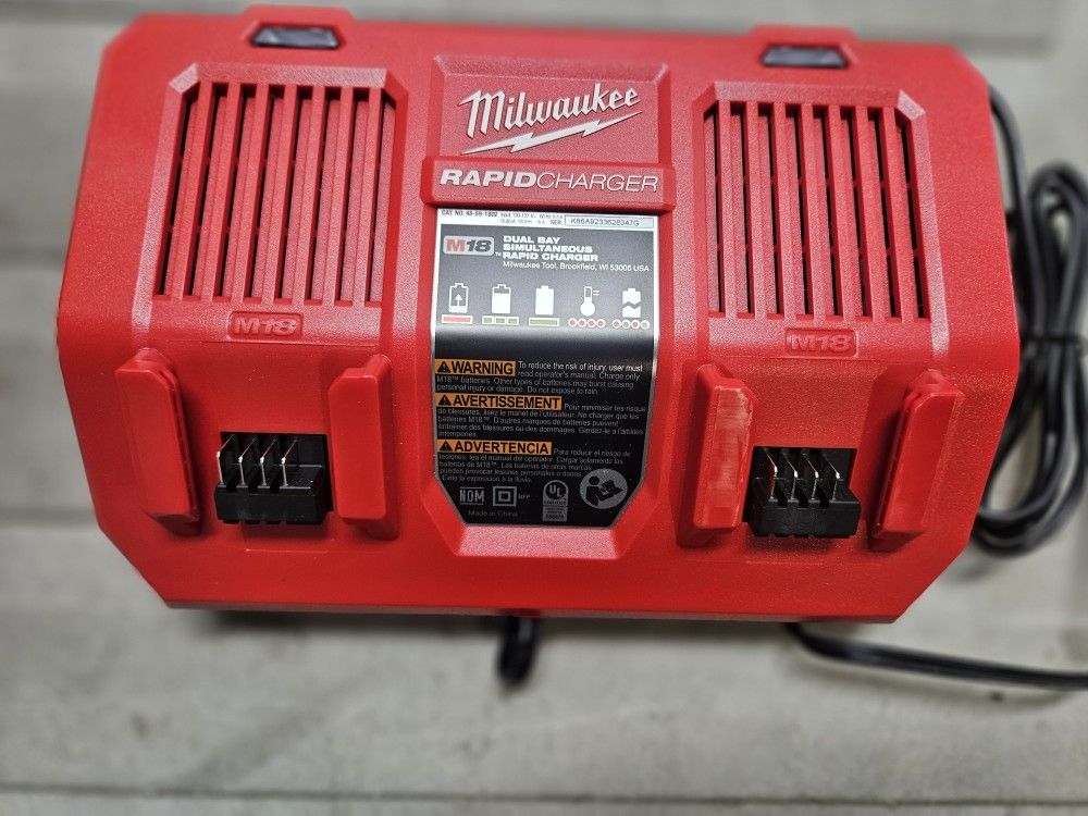 Milwaukee M18 dual rapid charger