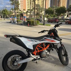 2020 KTM 690 SMC R