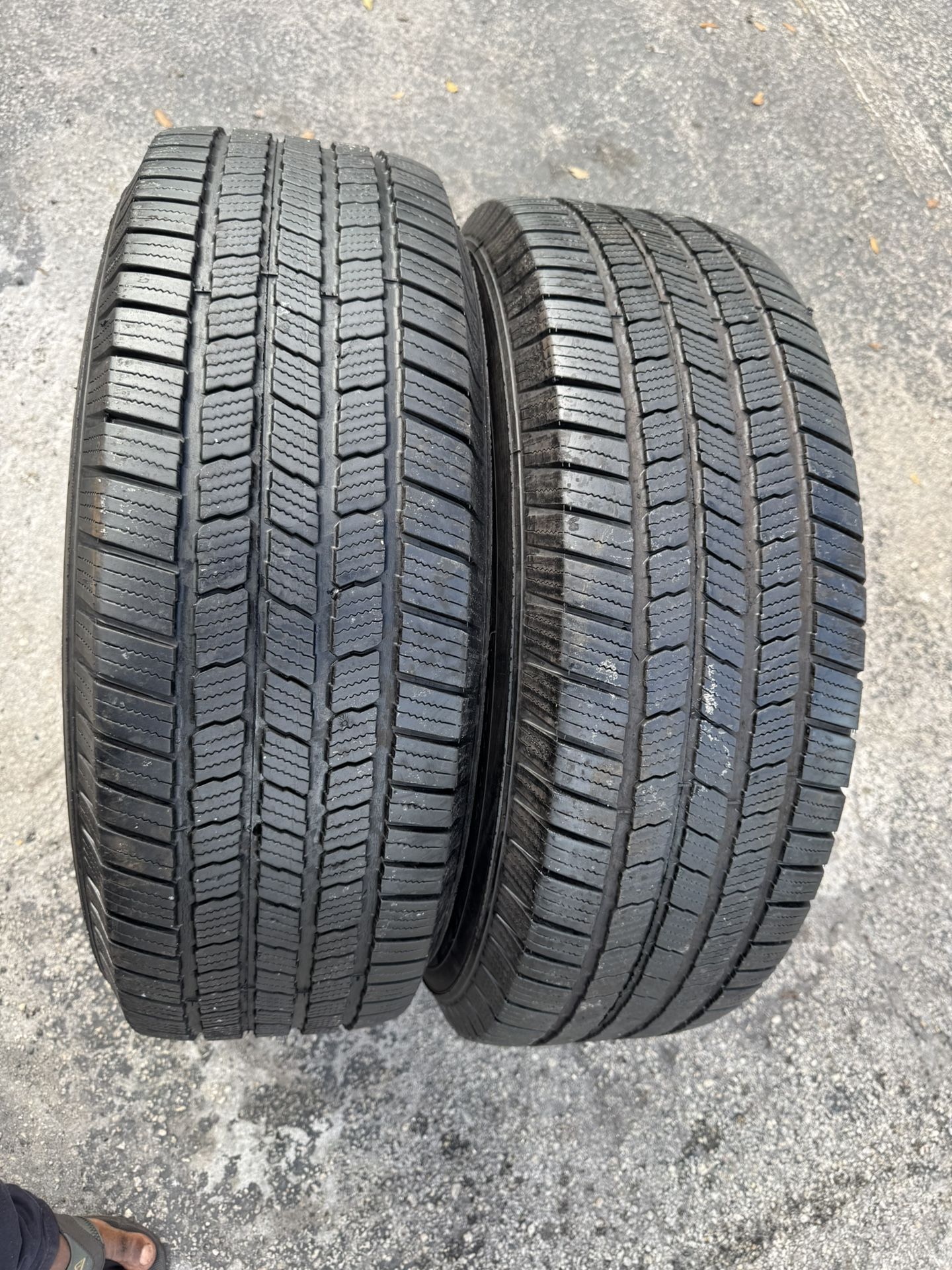 Set of 2 Nice Michelin 265/75/16 ( We Install & Balance)