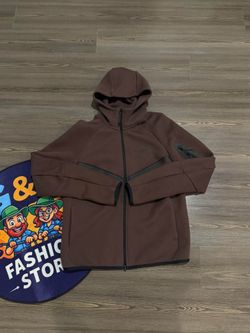 Brown Nike tech
