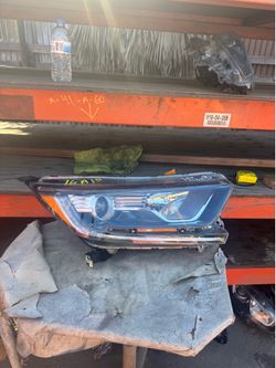 Honda CRV RIGHT USED OEM HEADLIGHT (2017-2022)