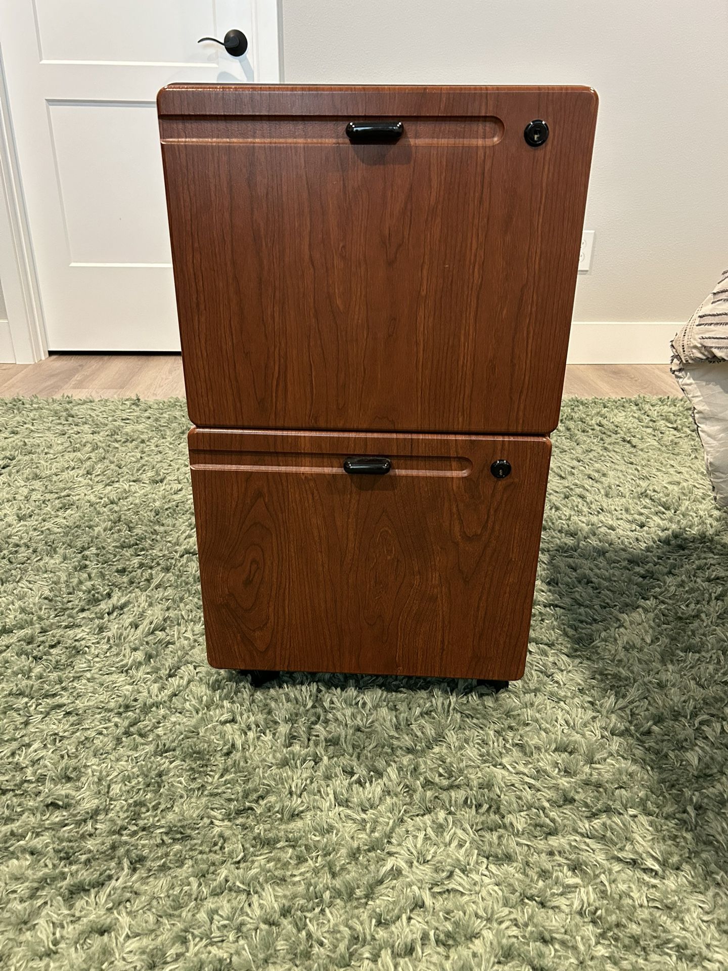 2 Drawer File Cabinet w/key