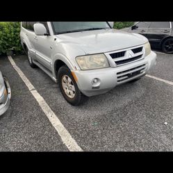 2003 Mitsubishi Montero