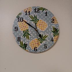 Clocks & Decorations 🍍🌊