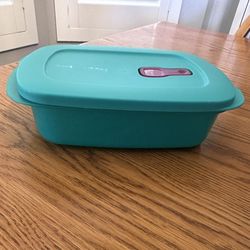 $5 - Vibrant teal / green Tupperware container. Has a 1 liter capacity. Comes with a vented lid, great for microwave reheating, meal prep or leftovers
