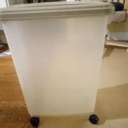 Pet Food Container