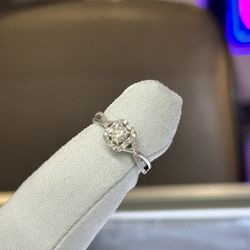 10kt White Gold Diamond Ring