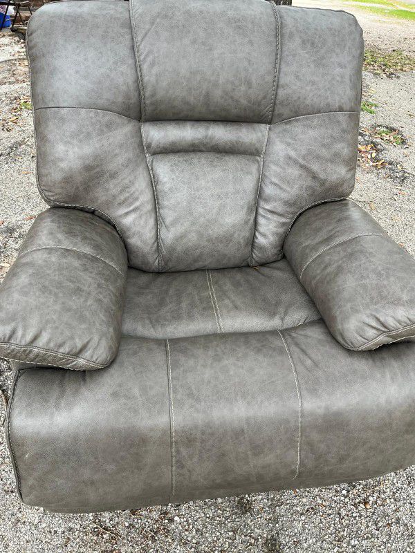 Power Recliner In Great Condition 