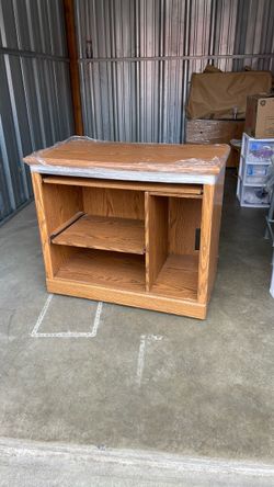 Small desk on wheels