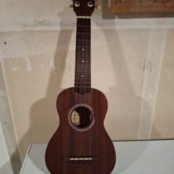 Ukulele Makala MK-S Classic Ukulele - W/Padded Case