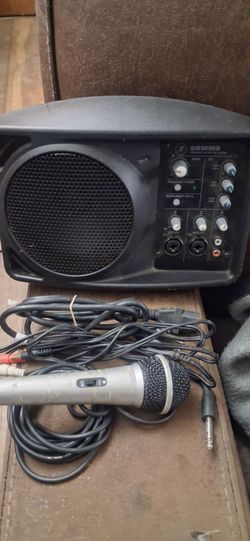 Mackie SRM150 Compact Active PA System With Additional Microphone