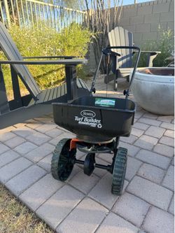 Scott’s Turf Builder Spreader