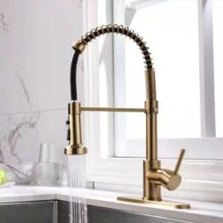 Fapully Commercial Single-Handle Pull-Down Sprayer Kitchen Faucet with 3-Function Spray Head in Brushed Gold with Deck Plate