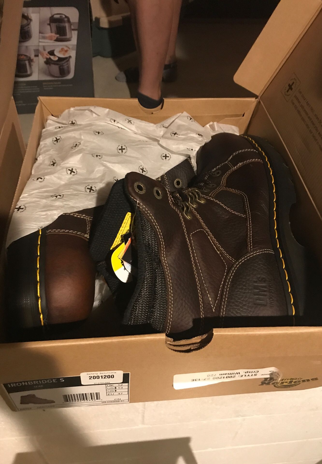 Dr marten boots steal toe