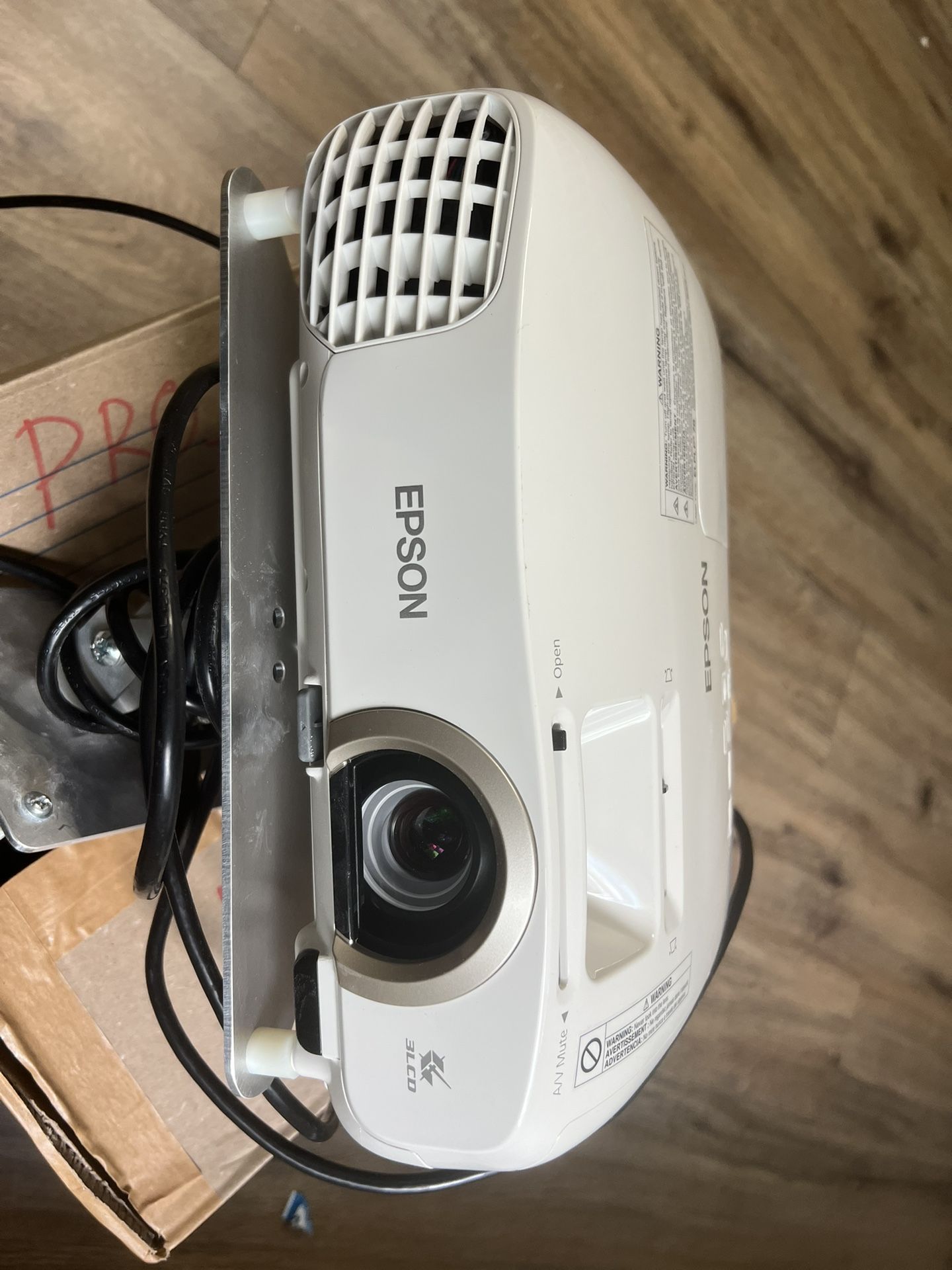 Epson Power lite Home Cinema 2030 plus ceiling Mount