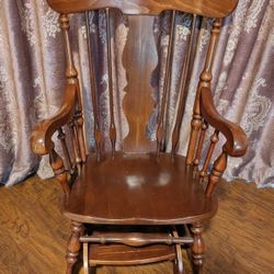 Solid Wood Rocking Chair – Classic Vintage Style