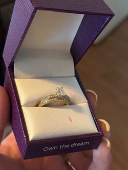 Gold engagement ring