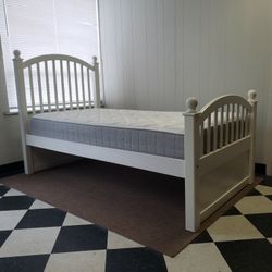 Twin size set - can DELIVER almost anywhere for $20 extra - please see all photos and read everything 🙂