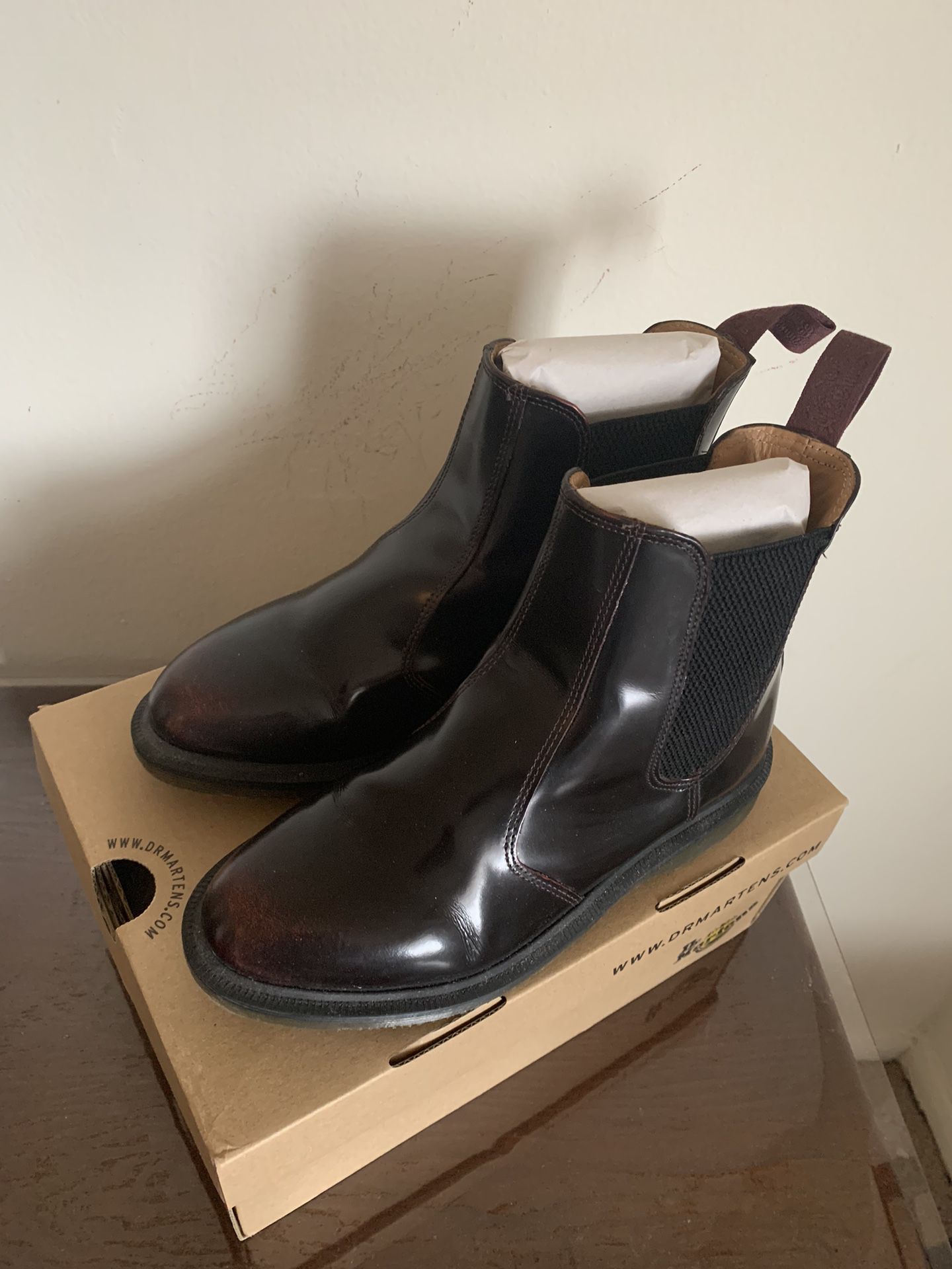 Dr. Martens Flora Women's Arcadia Leather Chelsea - Cherry Red, Women Size 7 US for Sale in Evanston, IL OfferUp