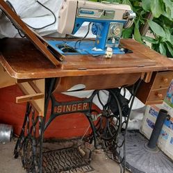 ANTHIQUE SINGER SEWING MACHINE