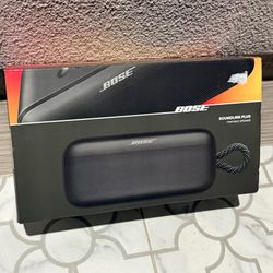 Bose SoundLink Plus Portable Bluetooth Speaker (Bose Black)