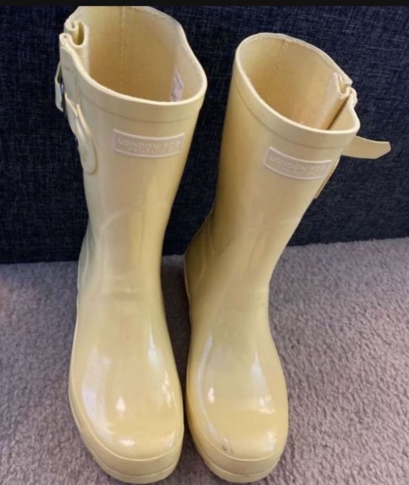 London Fog Girls Rain Boots. Size 8- Good Condition