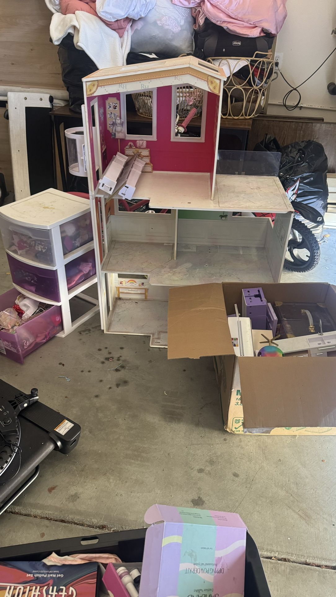 Huge Rainbow High Doll House, Dolls, Accessories and Clothes