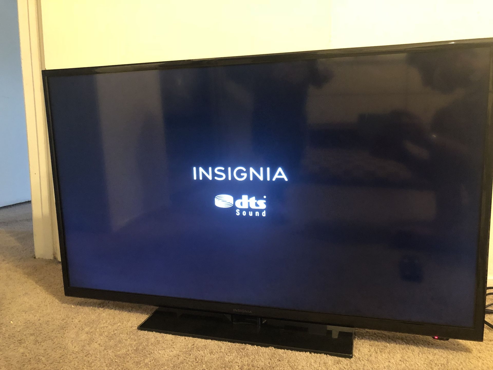 INSIGNIA 40” LCD COLOR TV- NS400420NA16