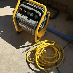 Dewalt 2.5 Gal Portable 200 Psi Air Compressor