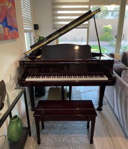 1993 Young Chang G-157 Baby Grand Piano – Polished Mahogany