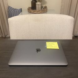 M1 2020 MacBook Air 13 inch MacOS Tahoe 26.0.1