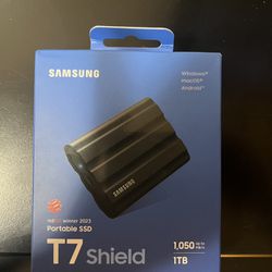 *BRAND NEW* Samsung Portable SSD T7 SHIELD 