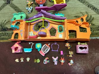 LPS Littlest Pet Shop Playset with Figures and Accessories